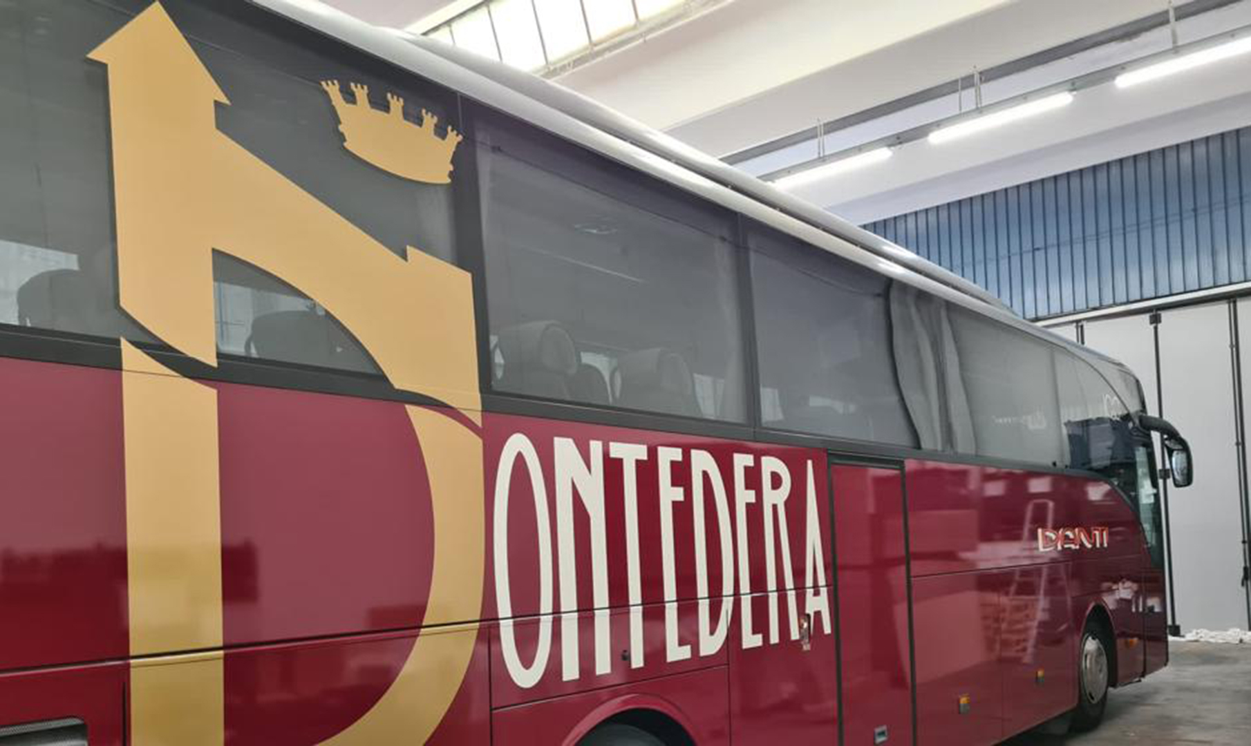 Habillage total d’un bus pour l’équipe de football de Pontedera (Italie) grâce à un film 3D spécifique.